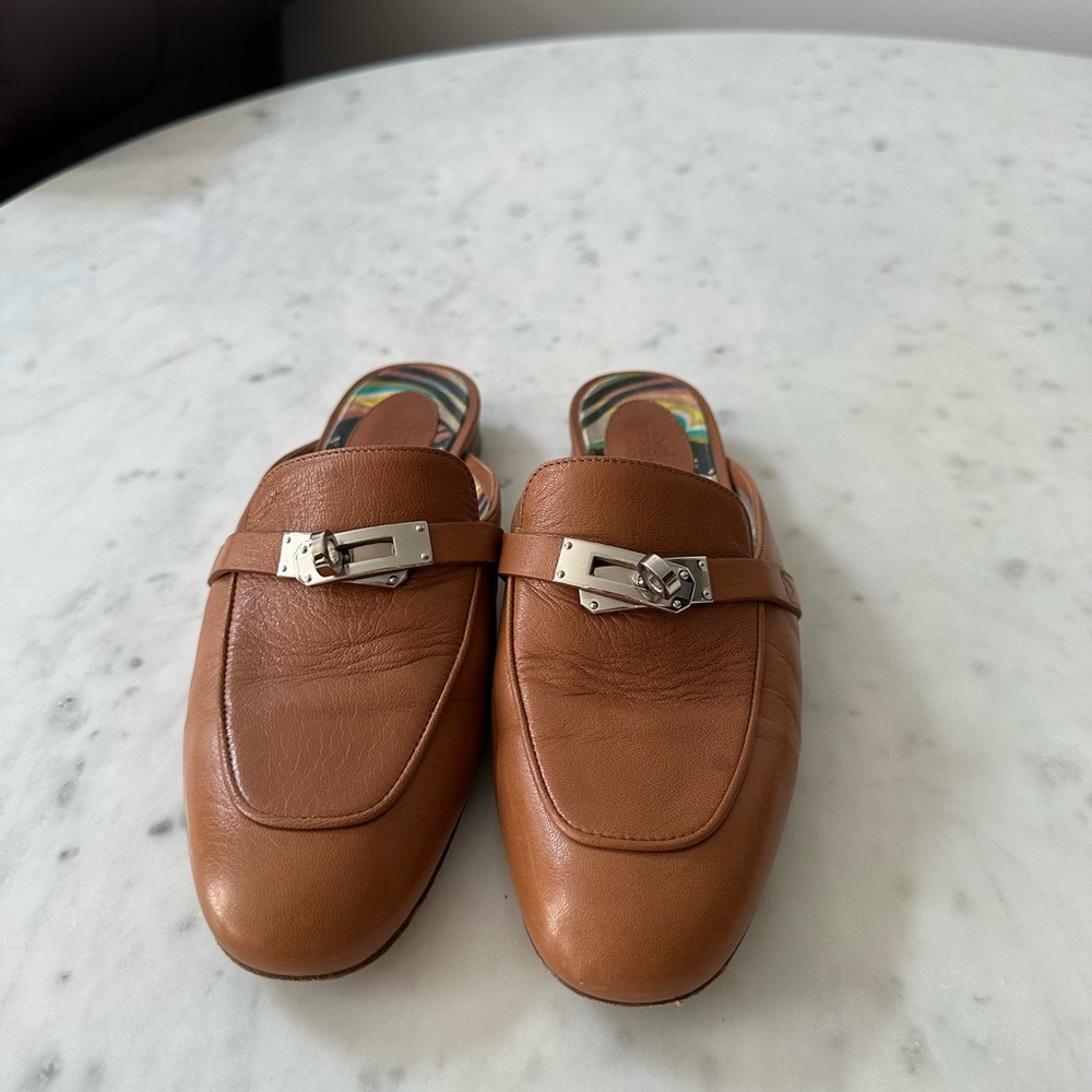 Classic gold Hermes OZ mule with silver buckle in good condition